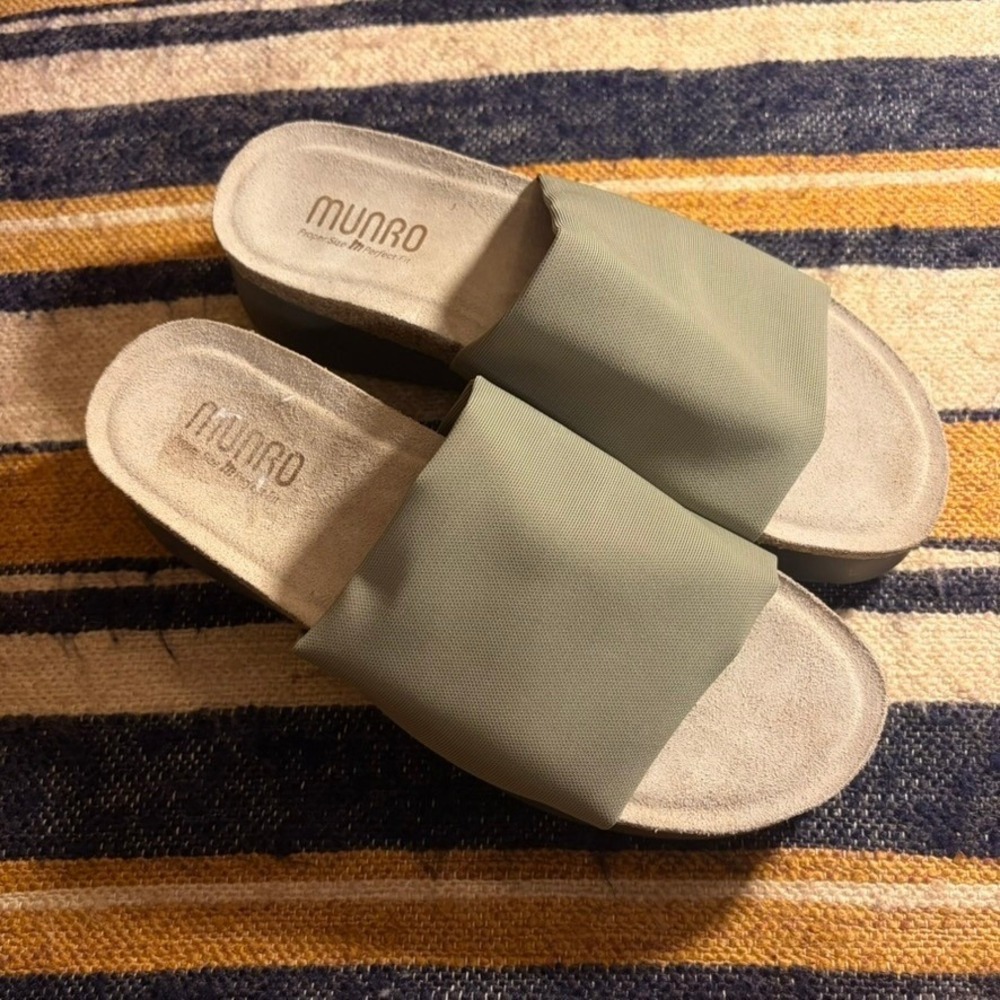 Munro Platform Slide Sandals 9 M Sage Green Stretch Fabric Wedge Comfort Shoes